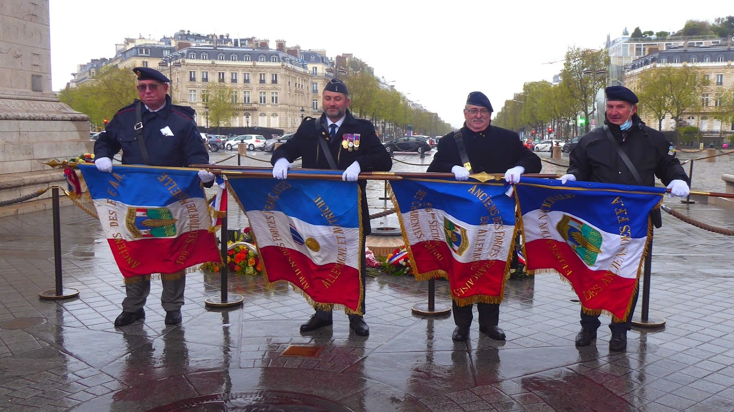 Cérémonie sous l'Arc de Triomphe le 09 avril 2022 