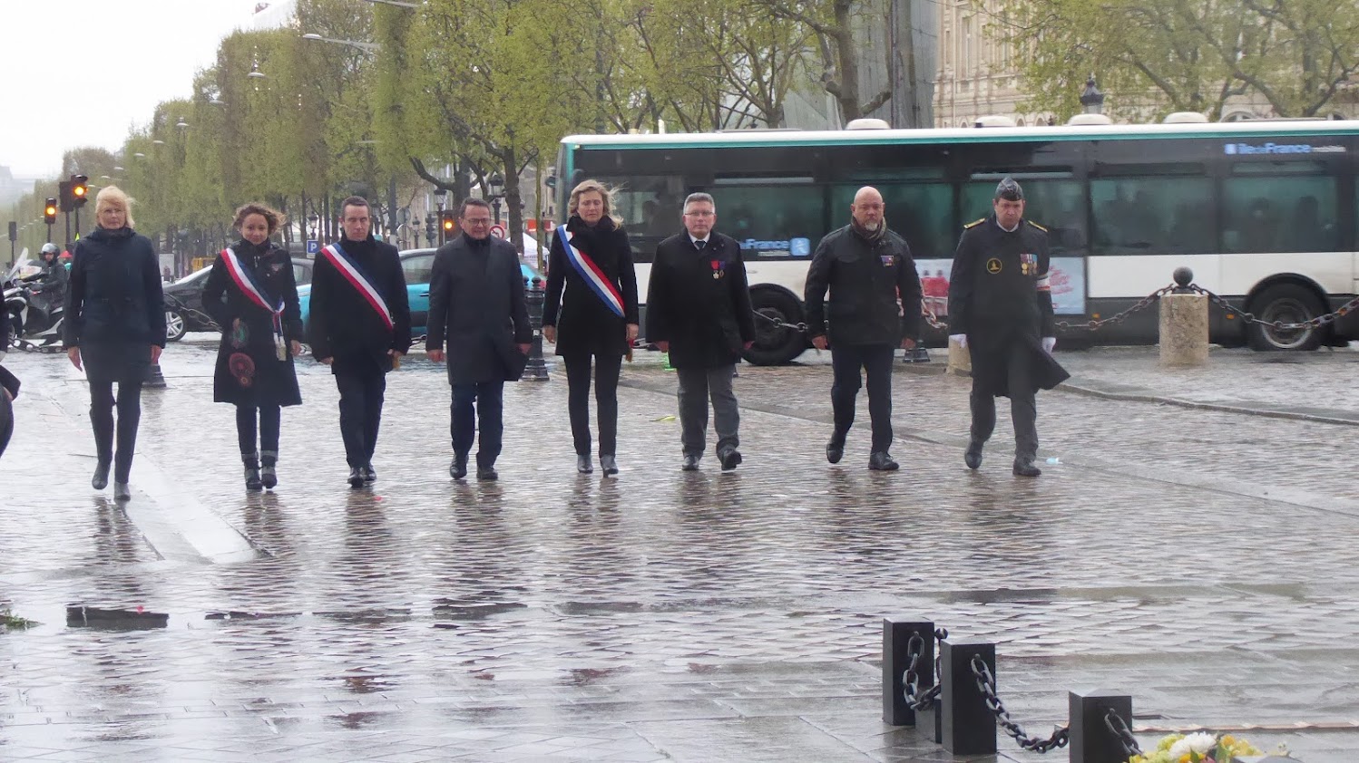 Arrivée des autorités sur la tombe du Soldat Inconnu