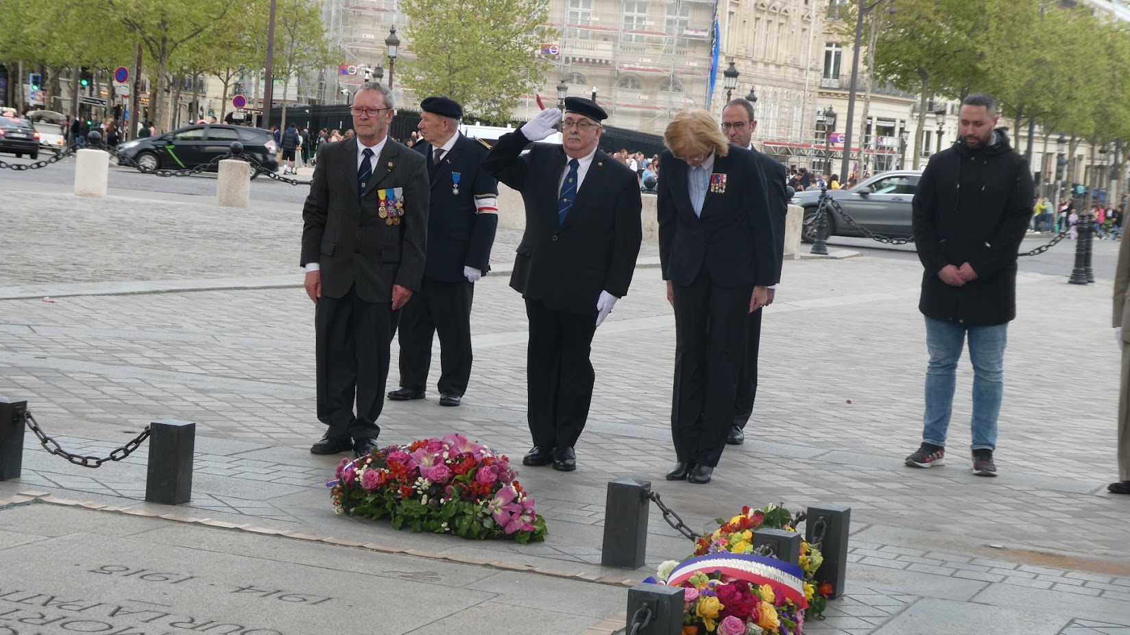 Dépôt de gerbe sur la tome du Soldat inconnu